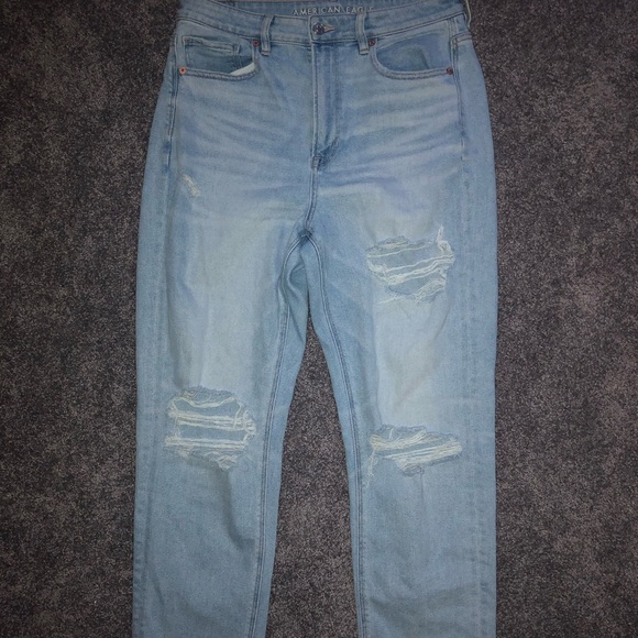 Light wash American eagle mom jeans - Picture 3 of 4